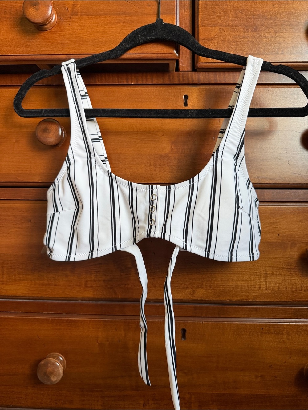 CUPSHE Striped White and Black Tie-Front Bikini Top